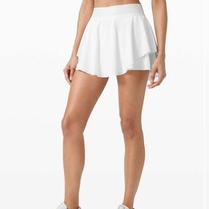 Lululemon Court Rival High Rise skort. White, size 6. Great Condition.